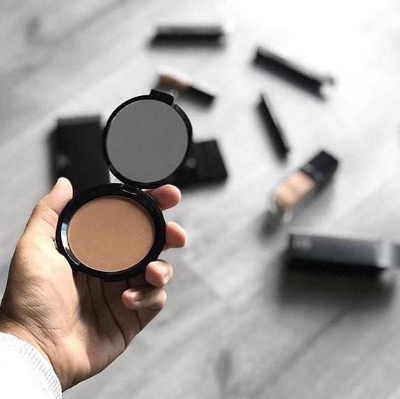 How To Apply Men’s Pressed Powders